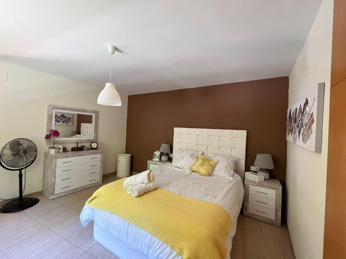 Habitacion Amplia Y Comoda レウス エクステリア 写真