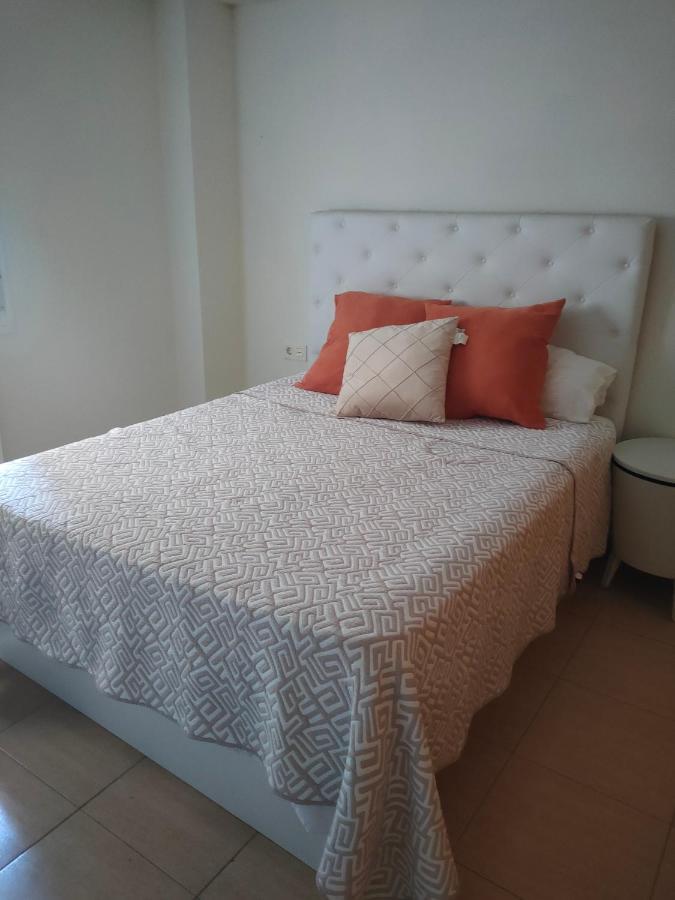 Habitacion Amplia Y Comoda レウス エクステリア 写真